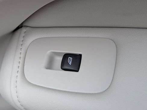 Used 2023 Volvo XC60 B5 Ultimate w/ Climate Package image 37