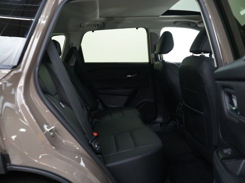 Used 2024 Nissan Rogue SV w/ SV Premium Package image 11