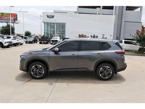 Used 2025 Nissan Rogue SV FWD image 3
