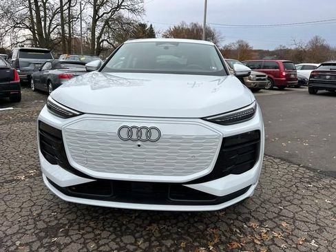 Used 2025 Audi Q6 e-tron Premium Plus w/ Premium Plus AWD/4WD image 8