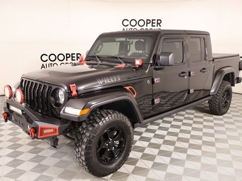 Used 2023 Jeep Gladiator Willys image 11