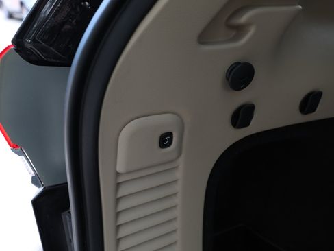 Used 2017 Jeep Grand Cherokee Limited image 15