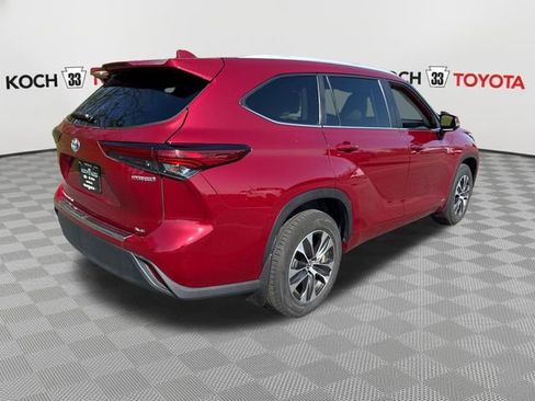 Used 2023 Toyota Highlander XLE image 8