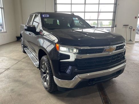 Used 2022 Chevrolet Silverado 1500 LT AWD/4WD image 4