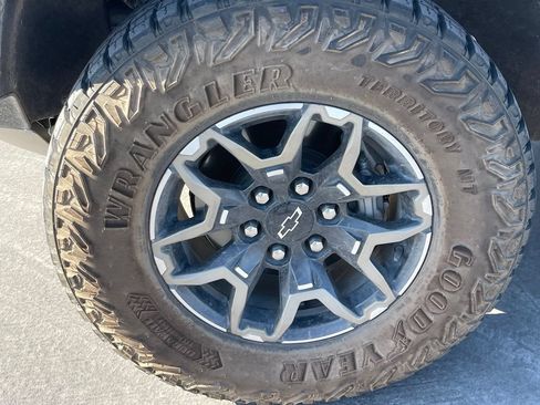 Used 2023 Chevrolet Colorado ZR2 w/ ZR2 Convenience Package III AWD/4WD image 4