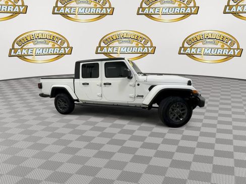 Used 2024 Jeep Gladiator Sport AWD/4WD image 4
