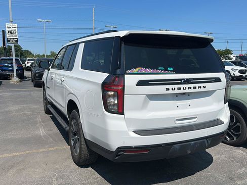 Used 2024 Chevrolet Suburban Z71 w/ Luxury Package AWD/4WD image 4