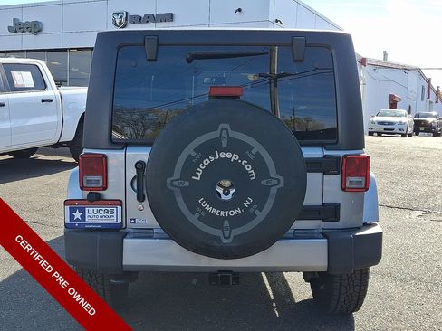 Used 2018 Jeep Wrangler Unlimited Sahara image 9