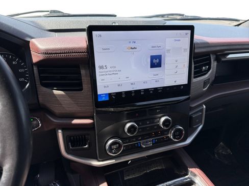 Used 2023 Ford Expedition Limited image 12