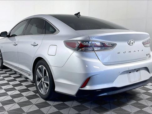 Used 2019 Hyundai Sonata Limited w/ Ultimate Package 02 FWD image 2