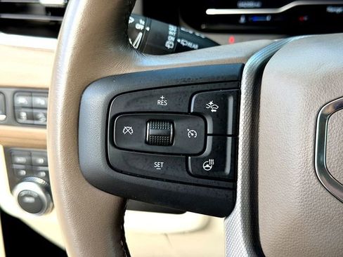 Used 2023 GMC Yukon XL Denali image 13