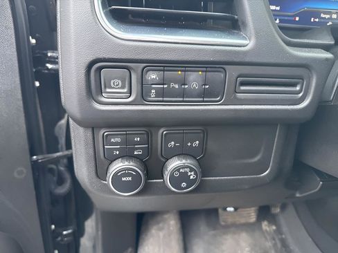 Used 2023 Chevrolet Suburban LT image 15