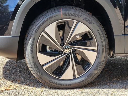 New 2025 Volkswagen Taos SE image 11