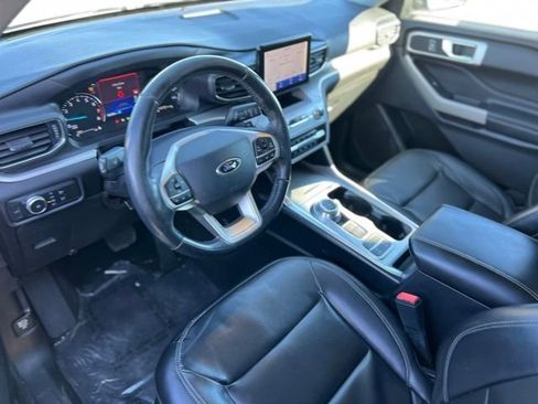 Used 2020 Ford Explorer XLT w/ Equipment Group 202A image 12