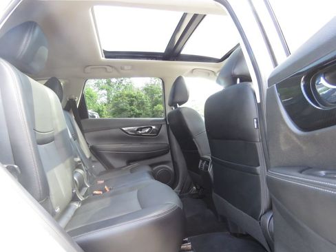 Used 2018 Nissan Rogue SL w/ Premium Package AWD/4WD image 16