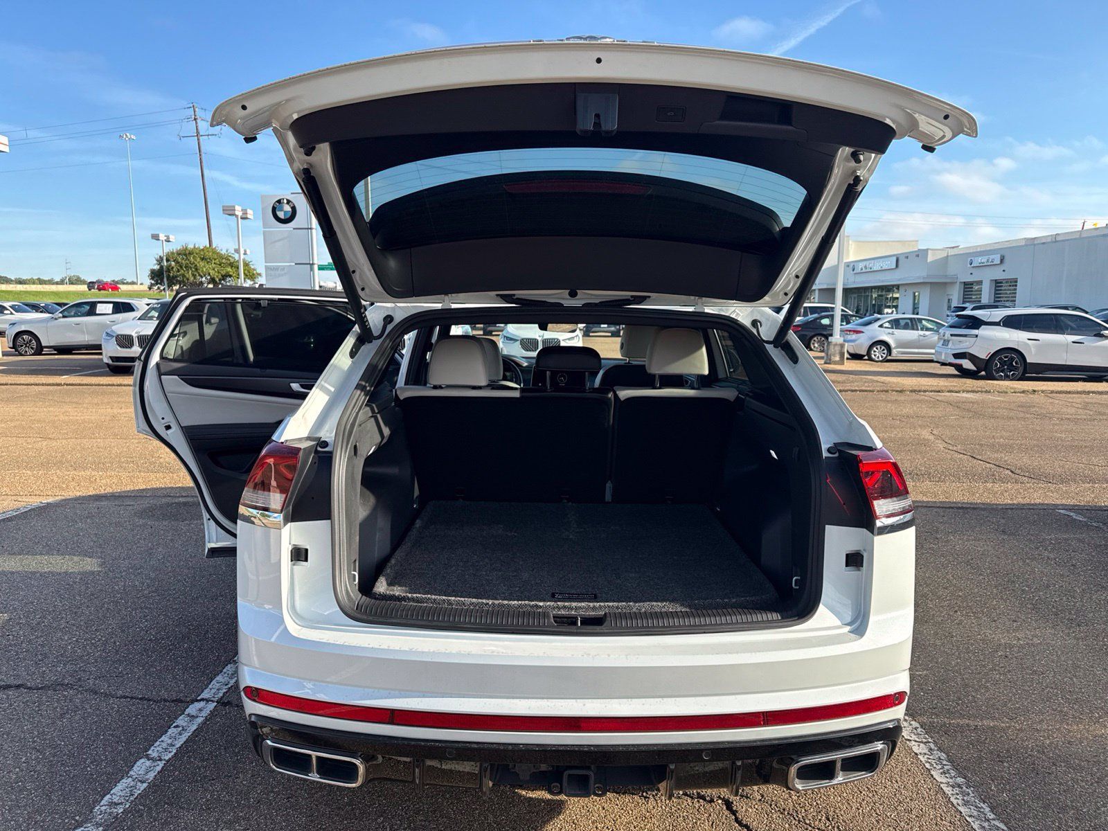 Used 2024 Volkswagen Atlas Cross Sport SEL Premium R-Line AWD/4WD image 9
