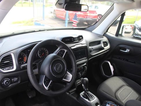 Used 2018 Jeep Renegade Latitude image 11