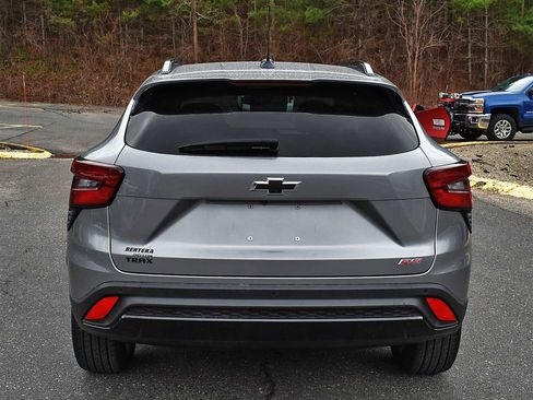 Used 2025 Chevrolet Trax RS w/ Sunroof Package FWD image 7