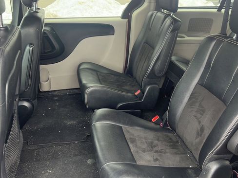 Used 2019 Dodge Grand Caravan SXT image 14