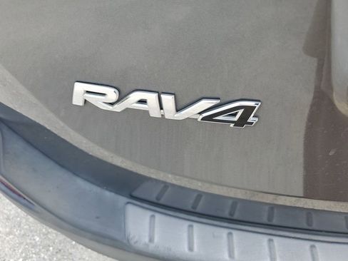 Used 2014 Toyota RAV4 LE image 37