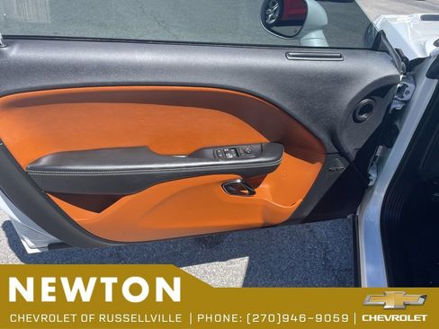 Used 2016 Dodge Challenger SRT Hellcat RWD image 6