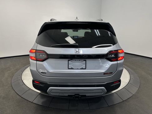 Certified 2025 Honda Pilot TrailSport image 6