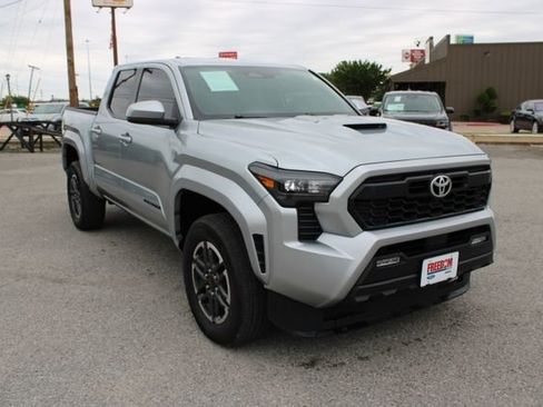 Used 2024 Toyota Tacoma TRD Sport RWD image 3