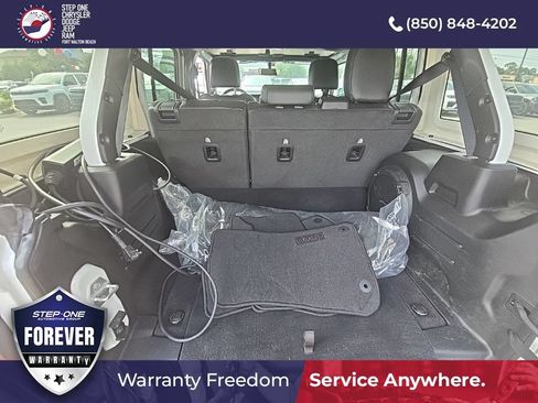 Used 2023 Jeep Wrangler Unlimited Sahara w/ Cold Weather Group AWD/4WD image 8