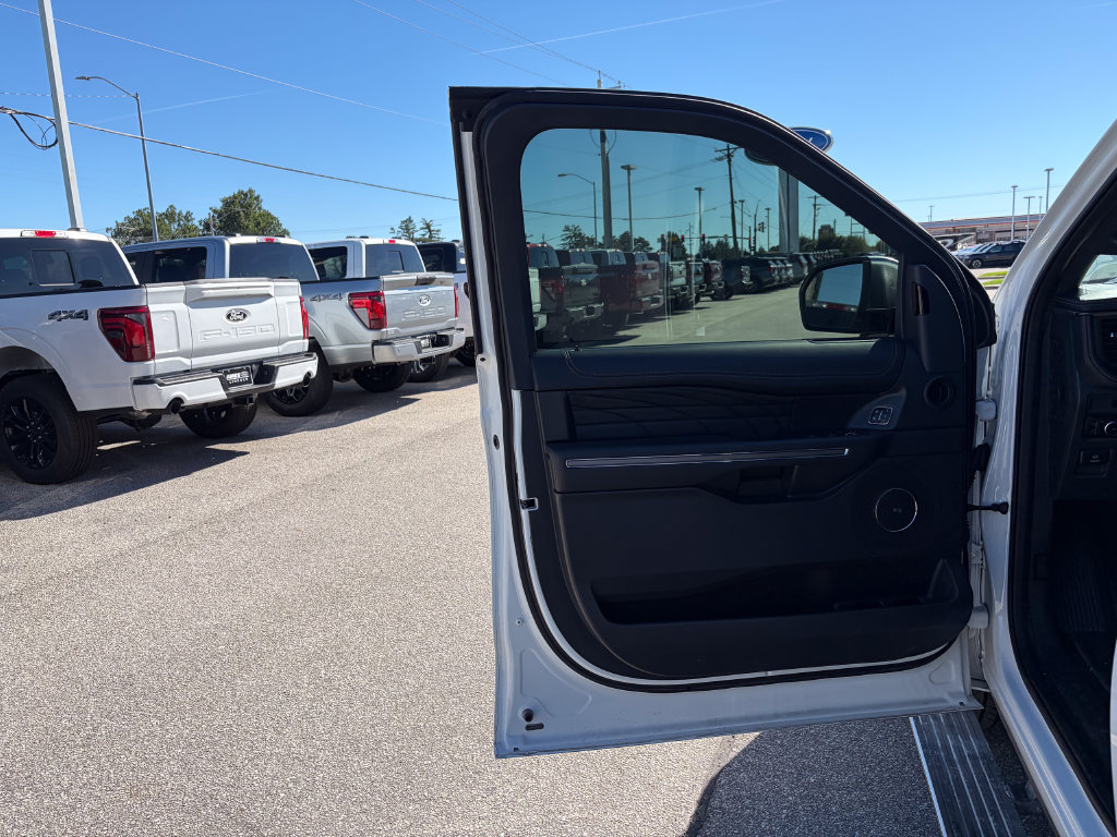 Used 2023 Ford Expedition Max Platinum AWD/4WD image 12