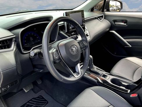Used 2022 Toyota Corolla Cross XLE FWD image 16