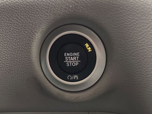 Used 2023 Chrysler Pacifica Touring-L FWD image 22