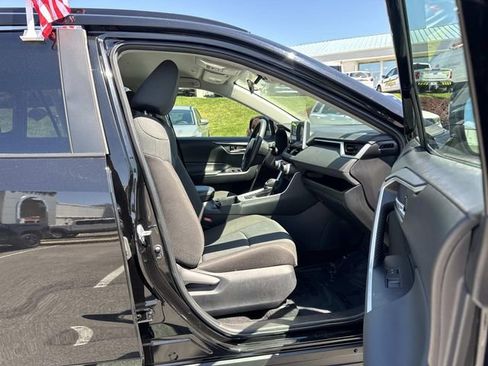 Used 2025 Toyota RAV4 XLE AWD/4WD image 11