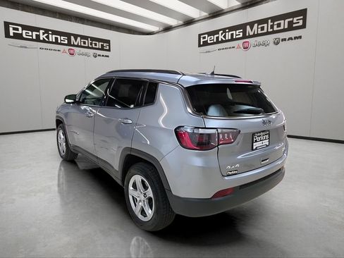 Used 2024 Jeep Compass Latitude image 4