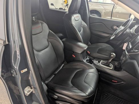 Used 2016 Jeep Cherokee Trailhawk w/ Leather Interior Group AWD/4WD image 19
