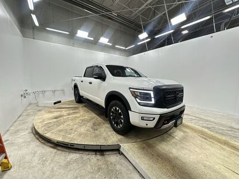 Used 2023 Nissan Titan PRO-4X w/ Pro-4x Convenience Package image 11