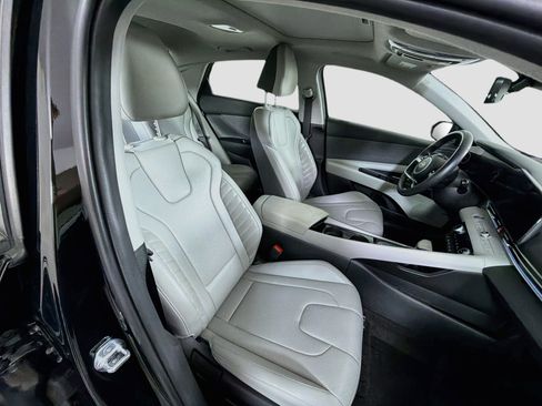 Used 2024 Hyundai Elantra Limited FWD image 31