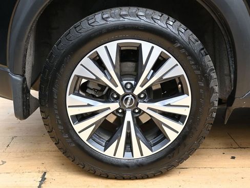 Used 2023 Nissan Rogue SV FWD image 13