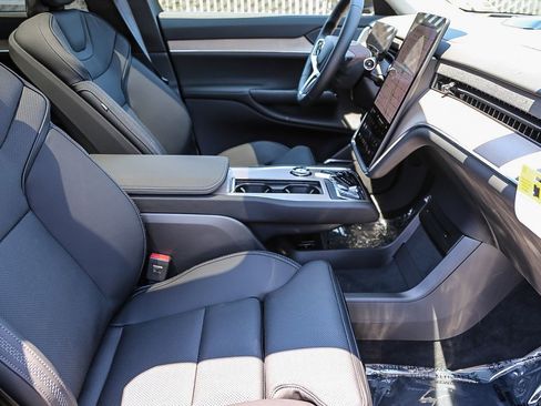 New 2025 Volvo EX90 Ultra image 18