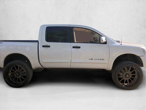 Used 2015 Nissan Titan SL w/ SL Heavy Metal Package AWD/4WD image 4