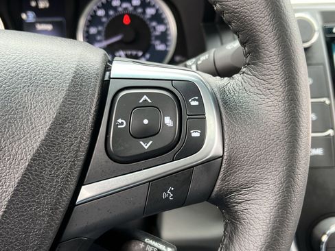 Used 2015 Toyota Camry XLE image 28