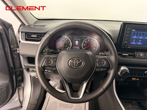 Used 2020 Toyota RAV4 XLE Premium FWD image 15