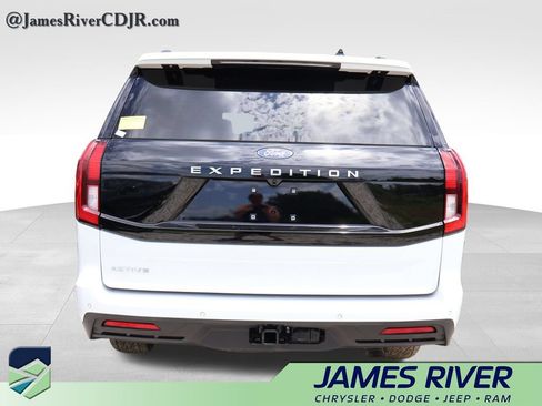 Used 2025 Ford Expedition Active AWD/4WD image 15