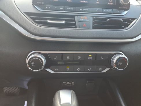 Used 2021 Nissan Altima 2.5 SV w/ SV Premium Package image 18