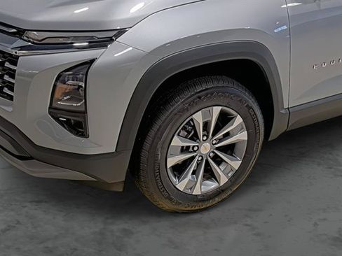 Used 2025 Chevrolet Equinox LT w/ Convenience Package II AWD/4WD image 9