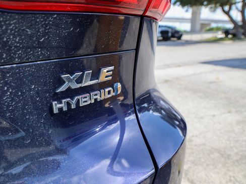 Certified 2022 Toyota Venza XLE AWD/4WD image 12