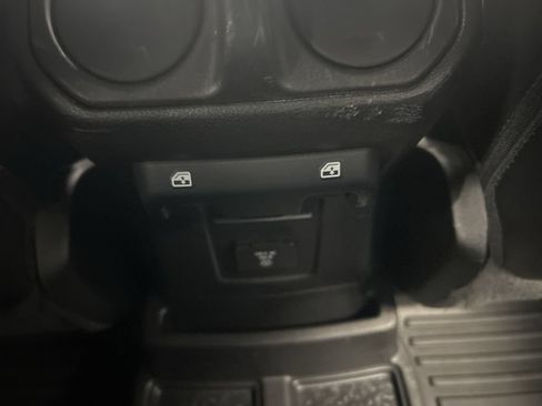 Used 2020 Jeep Wrangler Unlimited Sahara AWD/4WD image 14