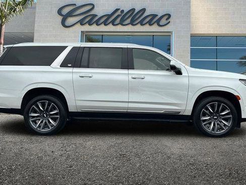 Used 2022 Cadillac Escalade ESV Premium Luxury AWD/4WD image 3