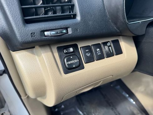 Used 2012 Toyota Highlander FWD w/ Cold Weather Pkg image 20