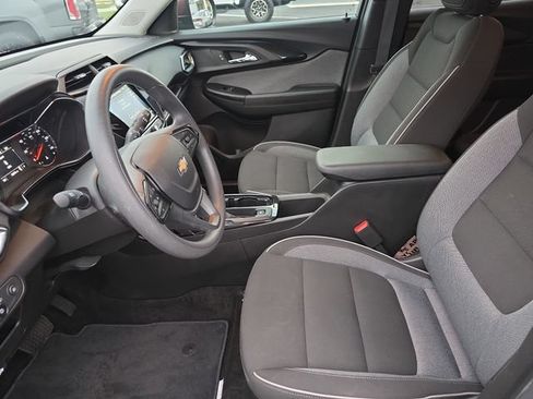 Certified 2023 Chevrolet TrailBlazer LT w/ Convenience Package FWD image 3