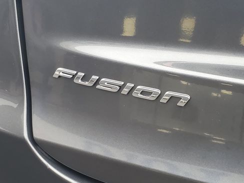 Used 2019 Ford Fusion SE FWD image 8